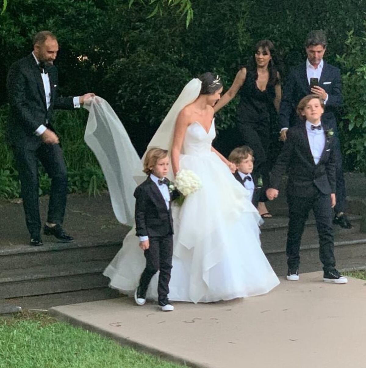 El vestido de novia de Pampita dio qué hablar por su gran parecido al de  una famosa actriz de Hollywood | eltrece